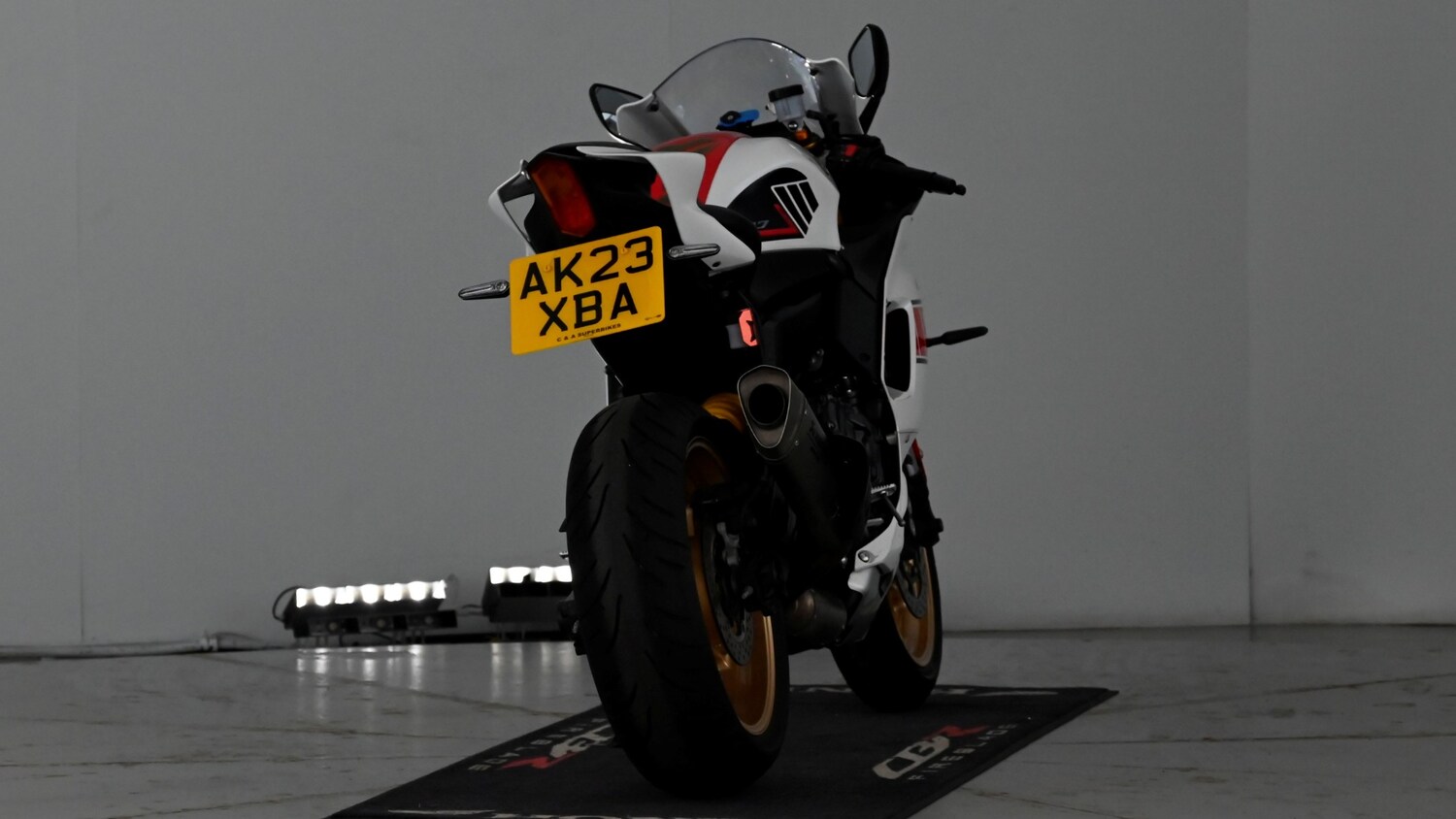 Yamaha R7