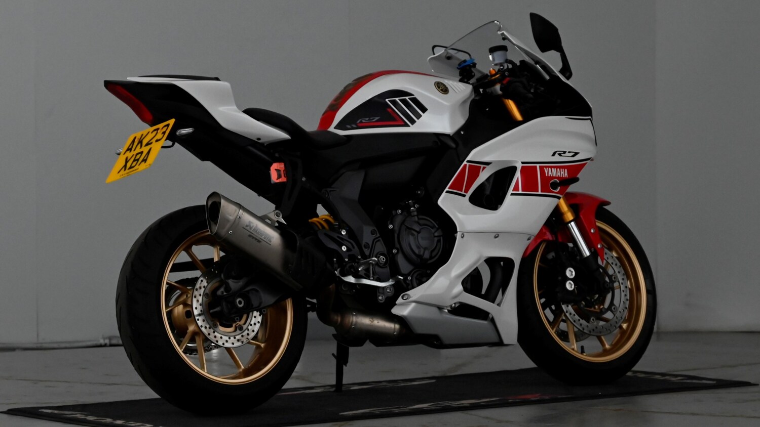 Yamaha R7