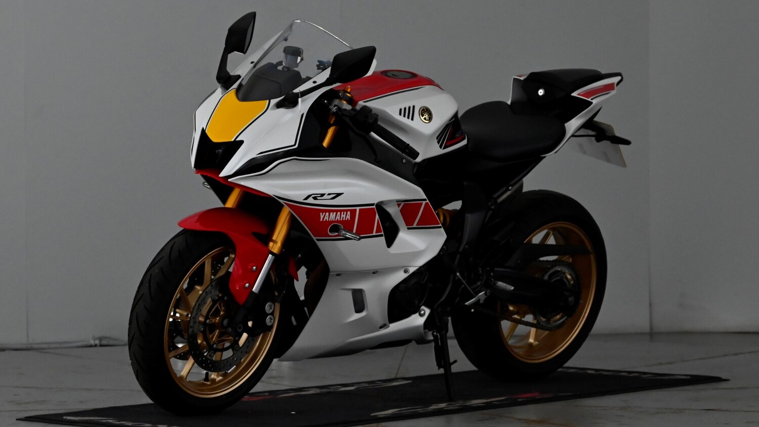 Yamaha R7