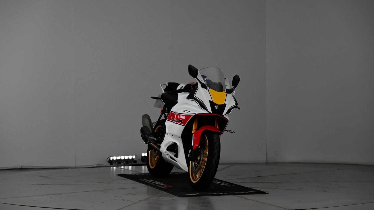 Yamaha R7