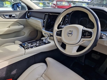 Used Volvo V60 2021 for sale - 78200790: Photo