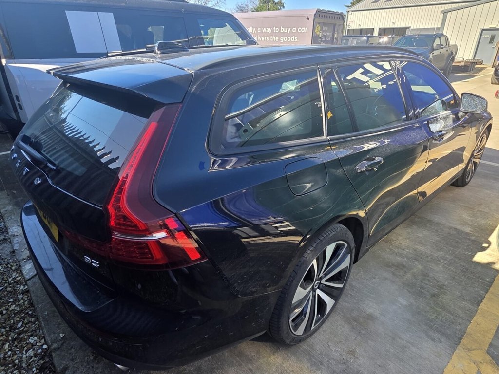 Used Volvo V60 2021 for sale - 77920451: Photo 2