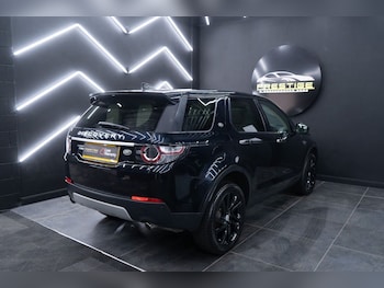 Used Land Rover Discovery Sport 2017 for sale - 77835920: Photo