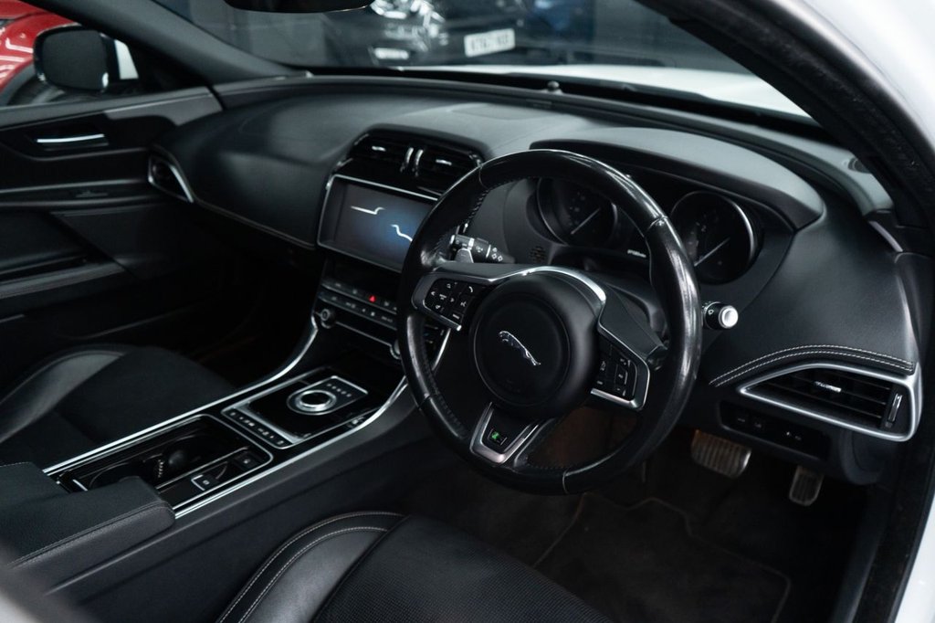 Used Jaguar XE 2019 for sale - 78167614: Photo 4