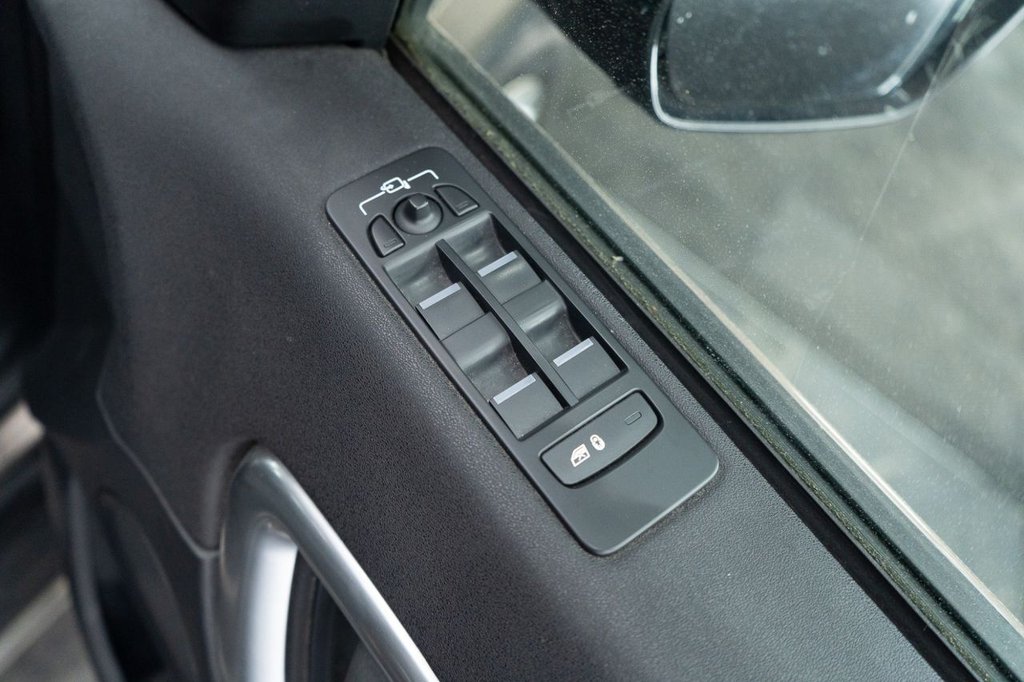 Used Land Rover Discovery Sport 2016 for sale - 77764901: Photo 32