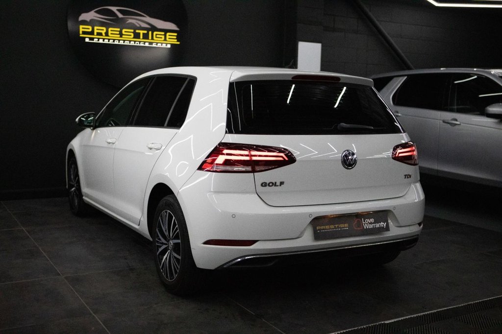 Used Volkswagen Golf 2017 for sale - 77990682: Photo 2