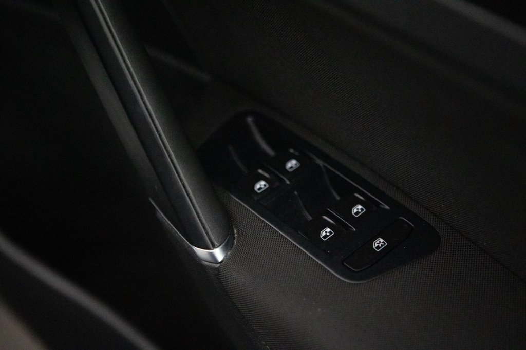 Used Volkswagen Golf 2017 for sale - 77990682: Photo 28