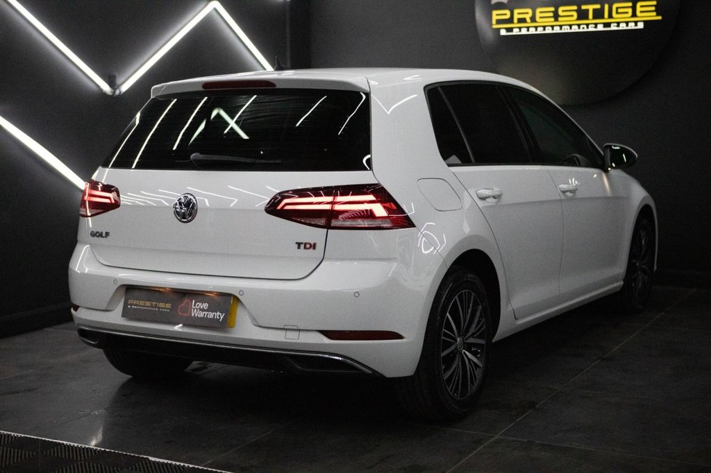 Used Volkswagen Golf 2017 for sale - 77990682: Photo 4