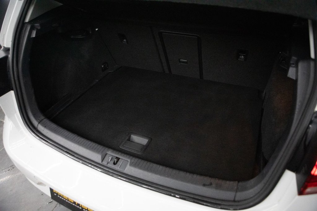 Used Volkswagen Golf 2017 for sale - 77990682: Photo 45