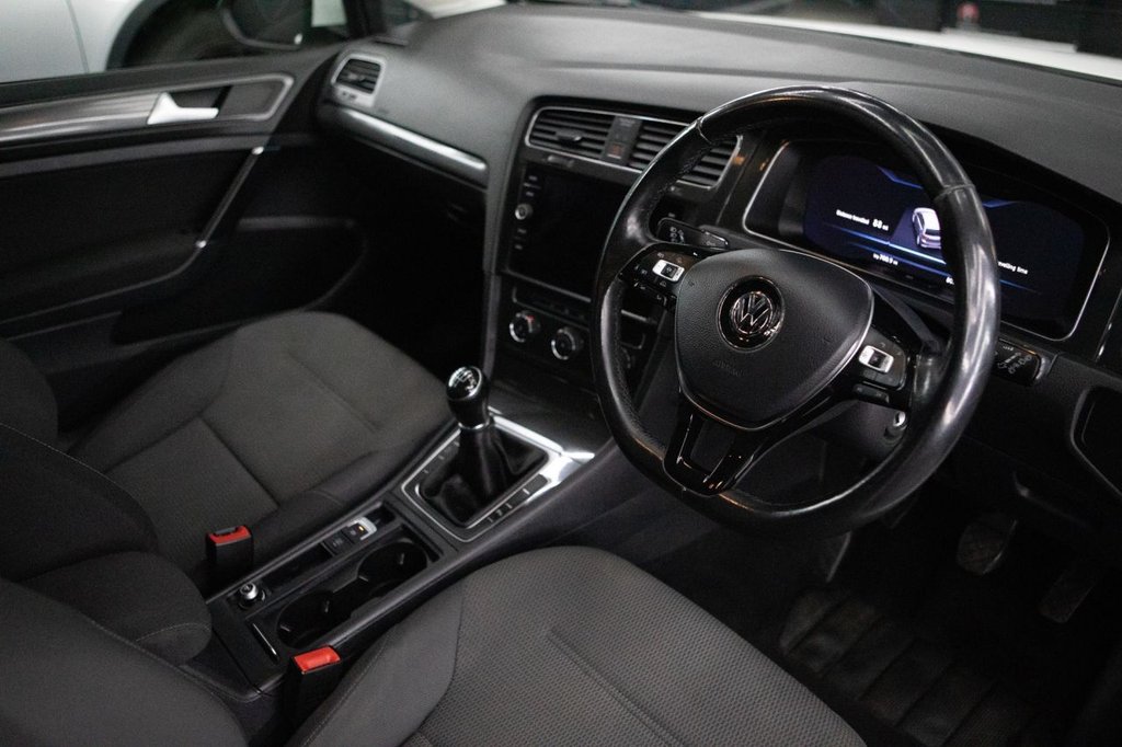 Used Volkswagen Golf 2017 for sale - 77990682: Photo 6