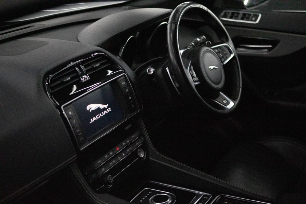 Used Jaguar F-Pace 2018 for sale - 77764612: Photo 24