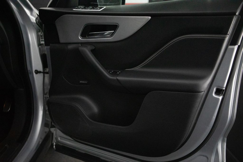 Used Jaguar F-Pace 2018 for sale - 77764612: Photo 32