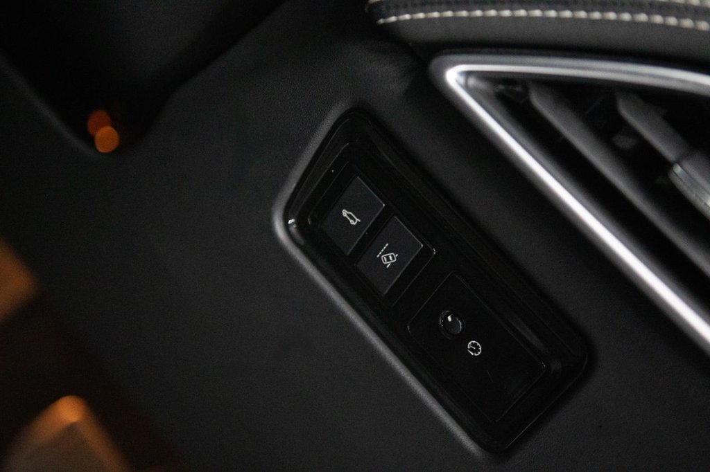 Used Jaguar F-Pace 2018 for sale - 77764612: Photo 35