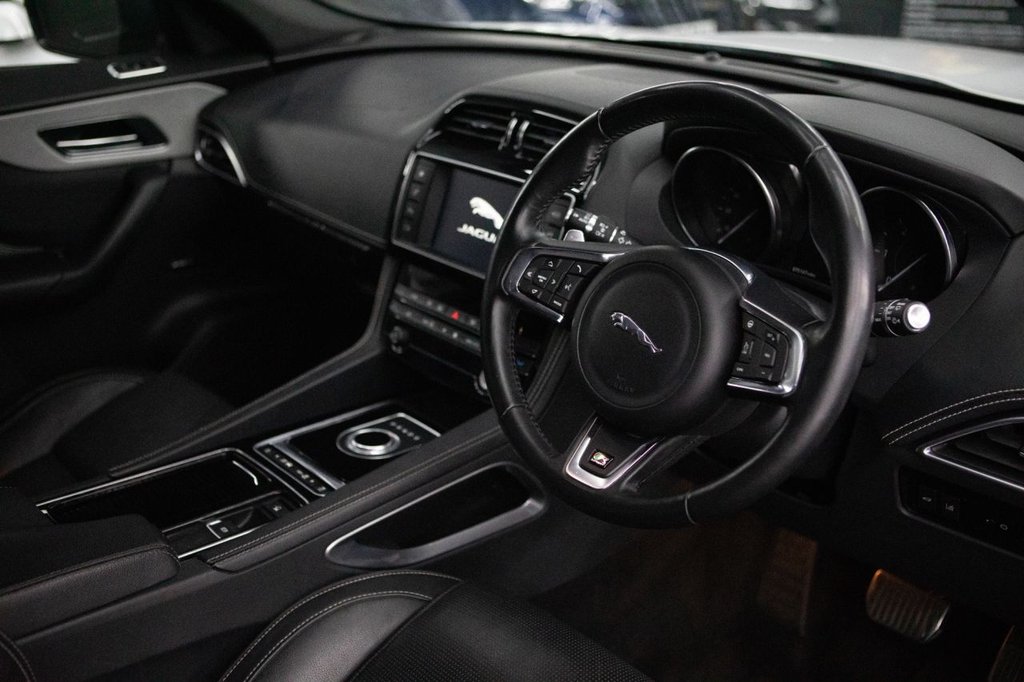Used Jaguar F-Pace 2018 for sale - 77764612: Photo 6