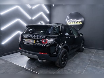 Used Land Rover Discovery Sport 2018 for sale - 77765617: Photo