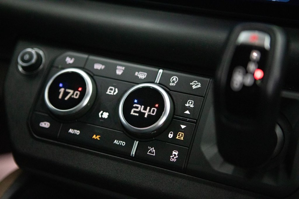 Used Land Rover Defender 2021 for sale - 77764691: Photo 32