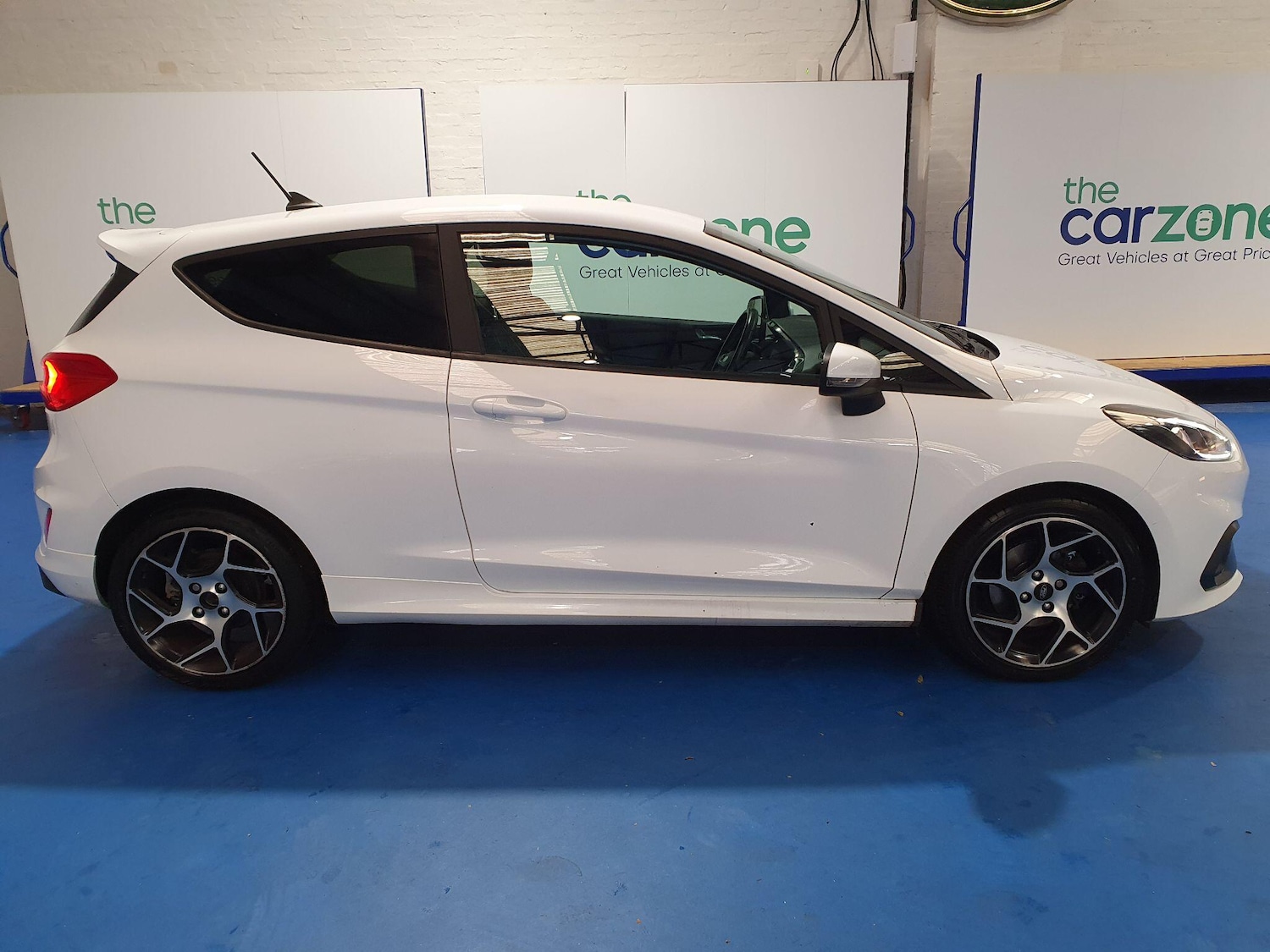 Used Ford Fiesta for sale - 76485850: Photo 2