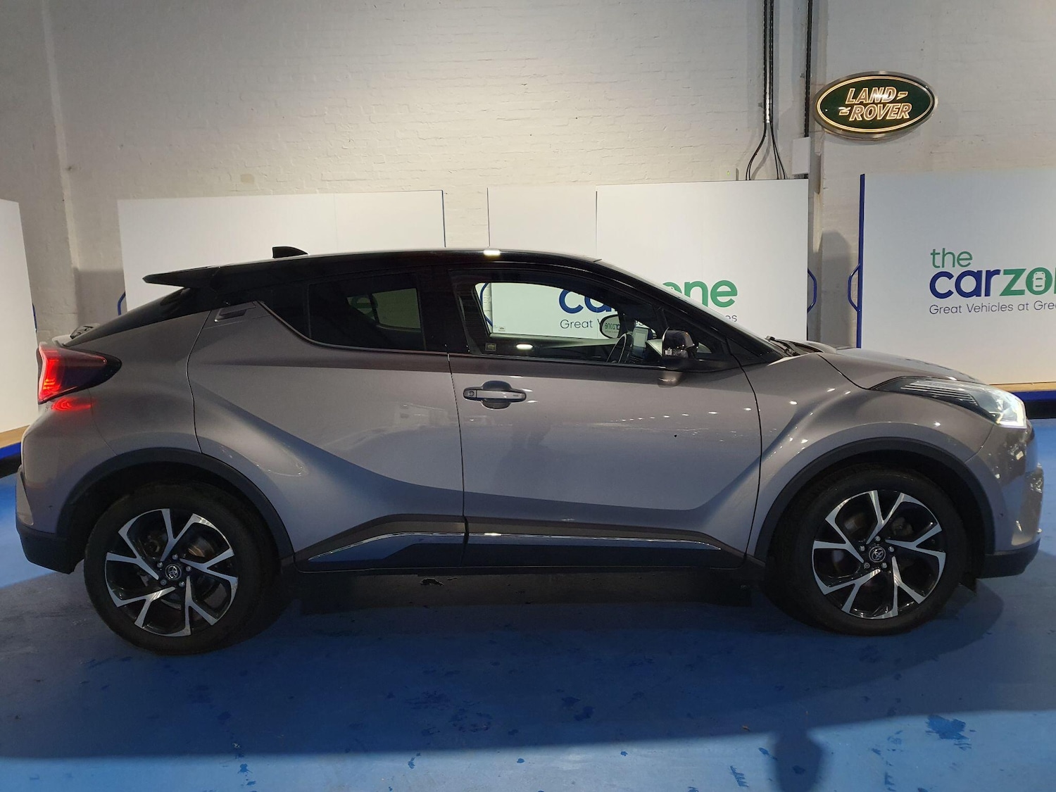 Used Toyota C-HR 2017 for sale - 76620462: Photo 2
