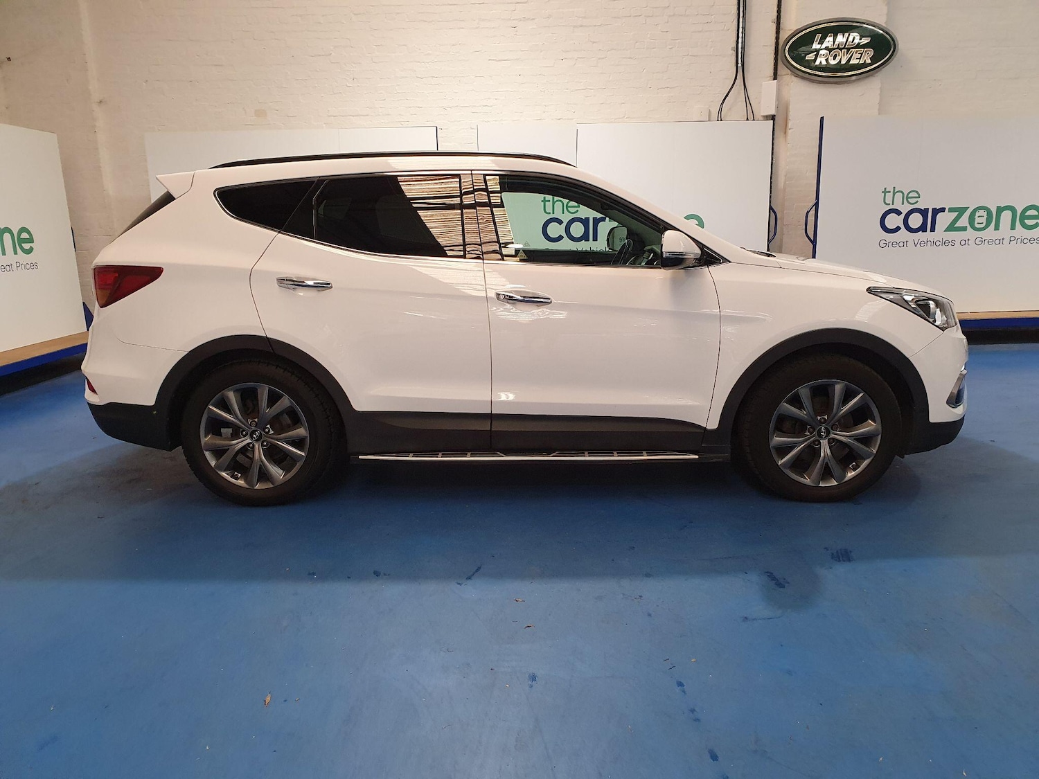 Used Hyundai Santa Fe 2016 for sale - 76996918: Photo 2