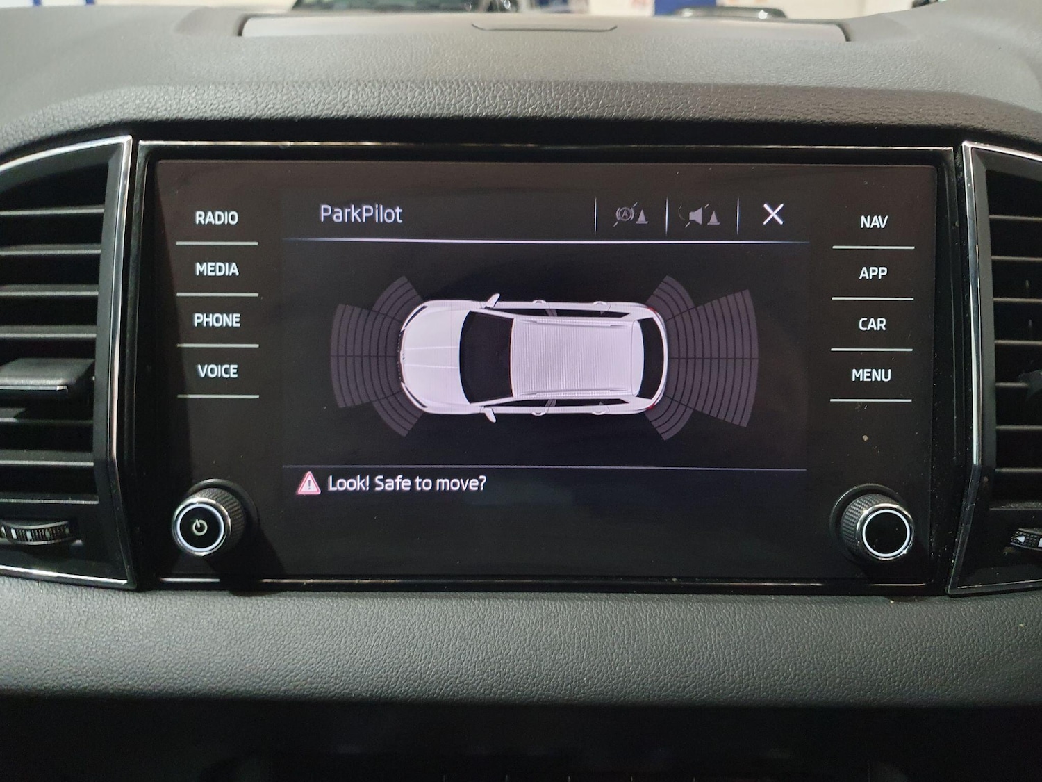 Used Skoda Karoq 2018 for sale - 76965481: Photo 11