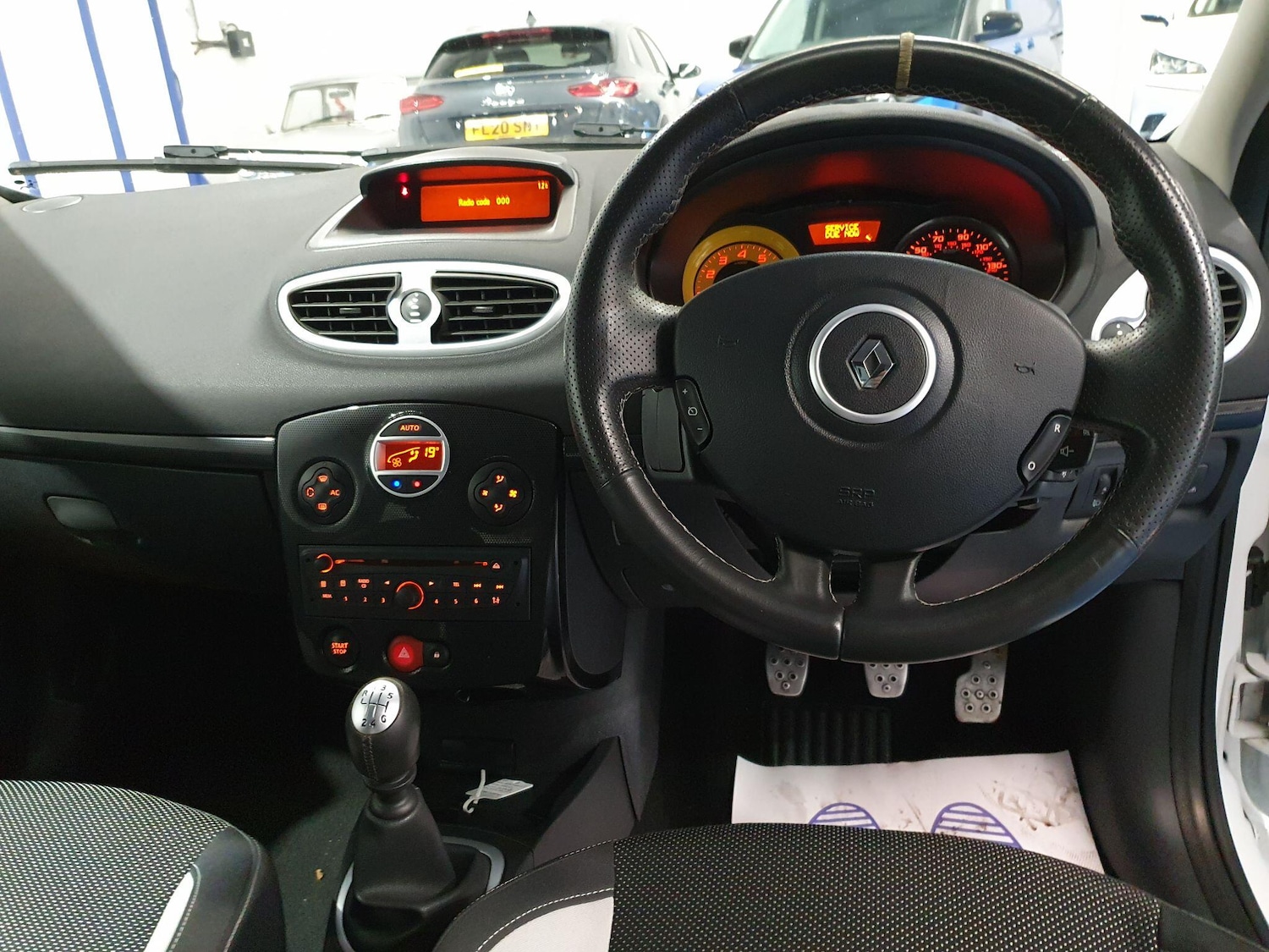 Used Renault Clio 2011 for sale - 76337179: Photo 10