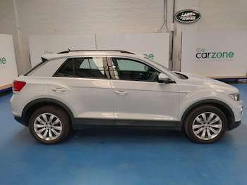 Used Volkswagen T-Roc 2019 for sale - 75145132: Photo
