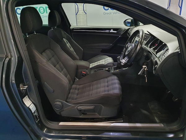 Used Volkswagen Golf 2016 for sale - 76200579: Photo 9