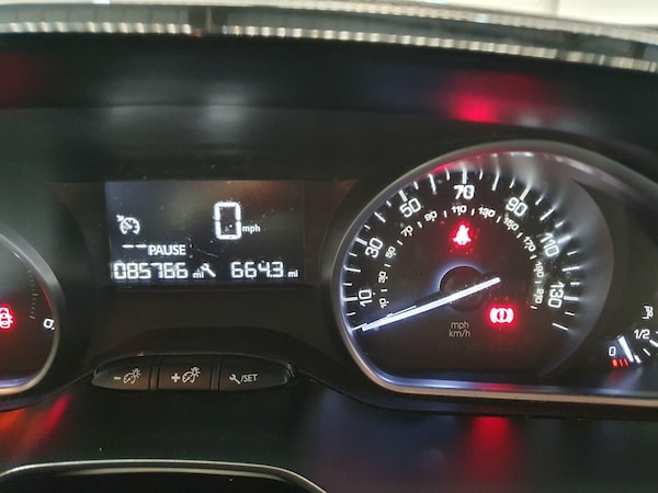 Used Peugeot 2008 2016 for sale - 75552323: Photo 11