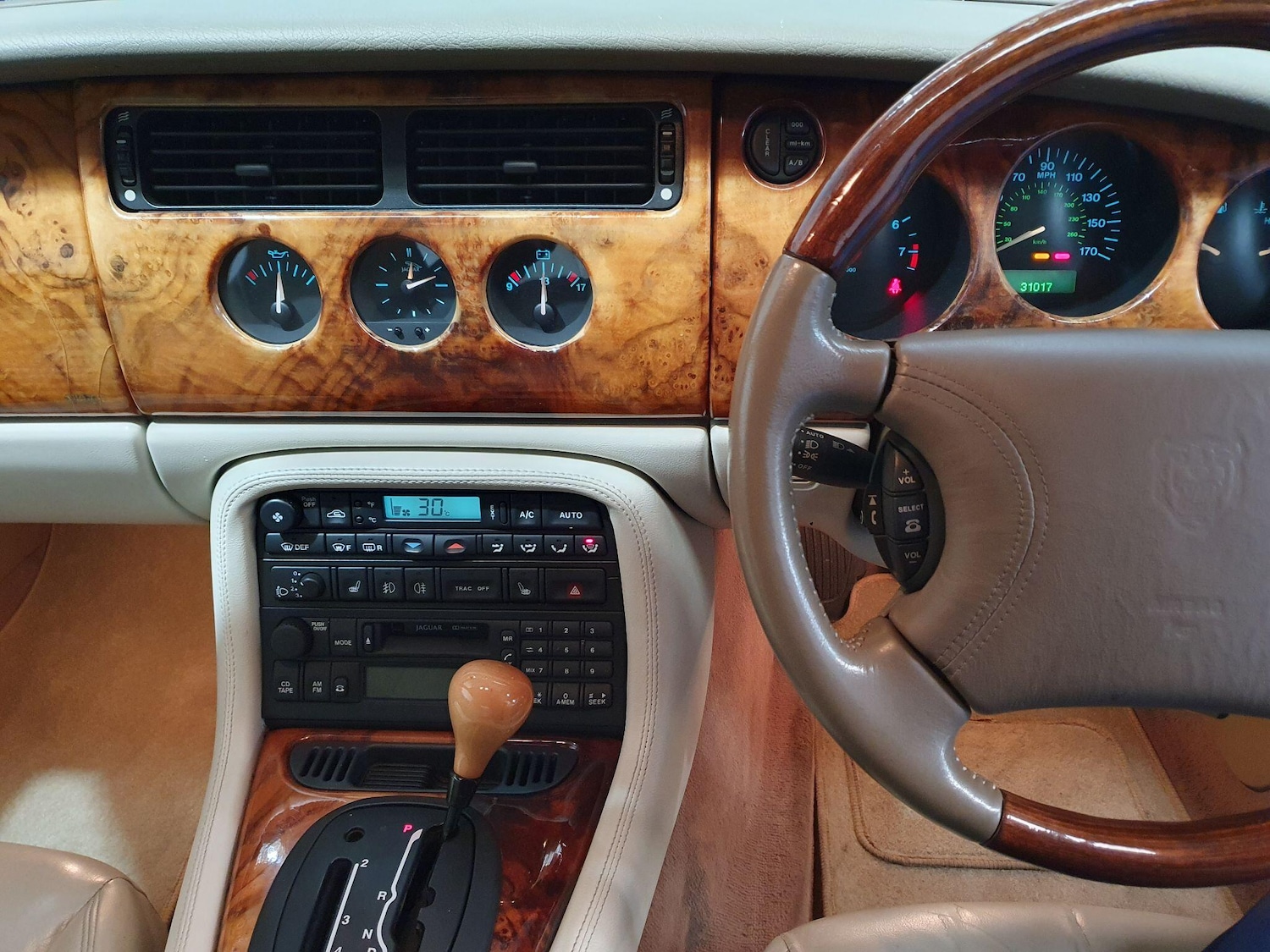 Used Jaguar XK8 1999 for sale - 77351579: Photo 16