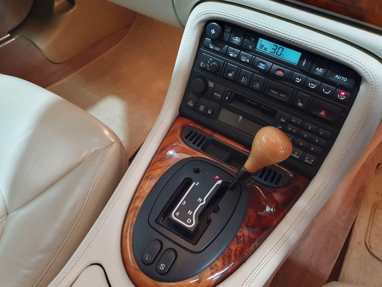 Used Jaguar XK8 1999 for sale - 77351579: Photo 17