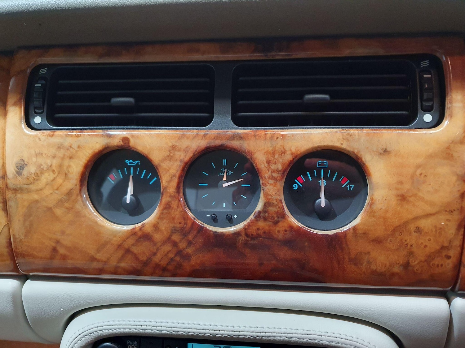 Used Jaguar XK8 1999 for sale - 77351579: Photo 18