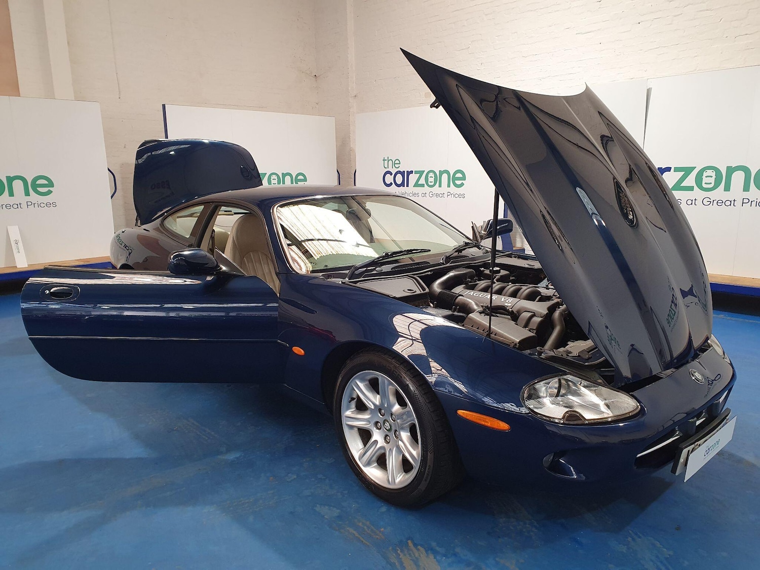 Used Jaguar XK8 1999 for sale - 77351579: Photo 2