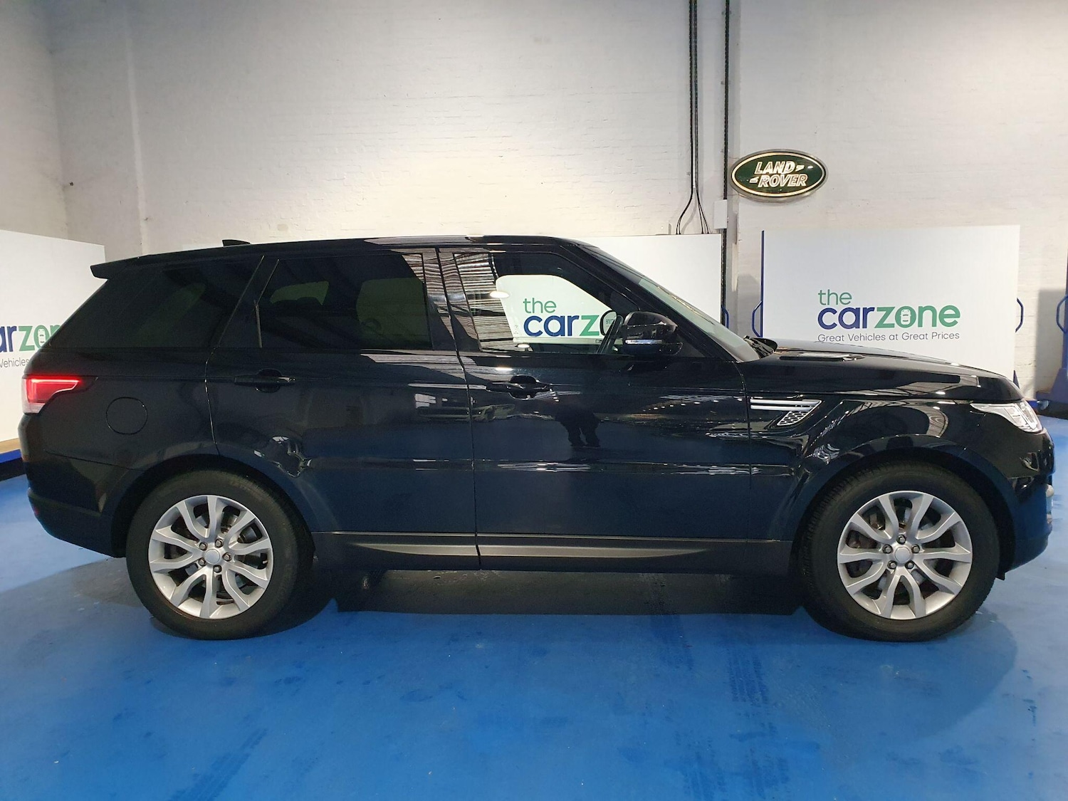 Used Land Rover Range Rover Sport 2017 for sale - 76409295: Photo 2