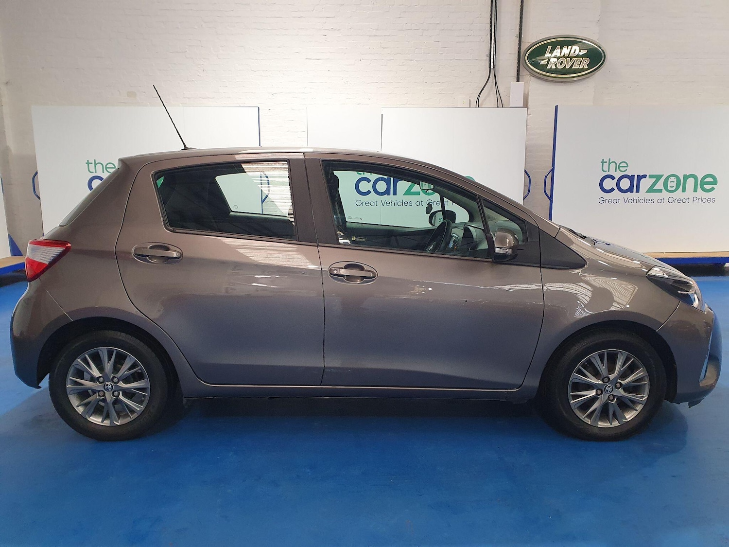 Used Toyota Yaris for sale - 77230613: Photo 2