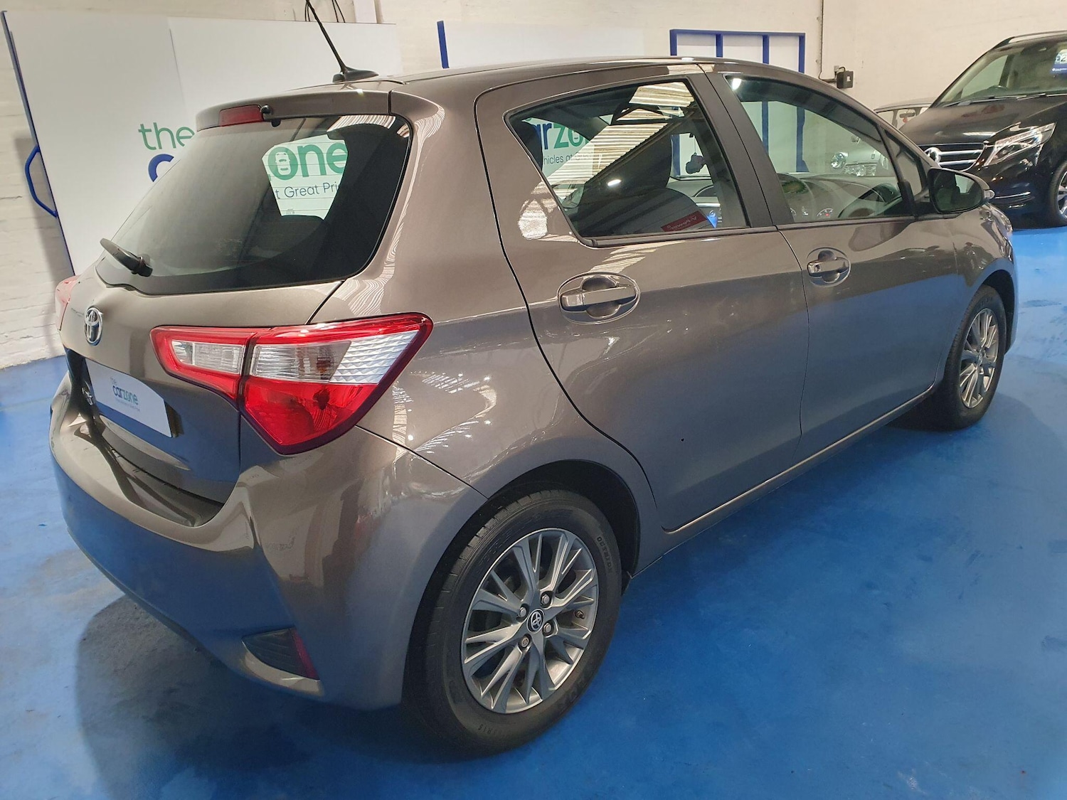 Used Toyota Yaris for sale - 77230613: Photo 3