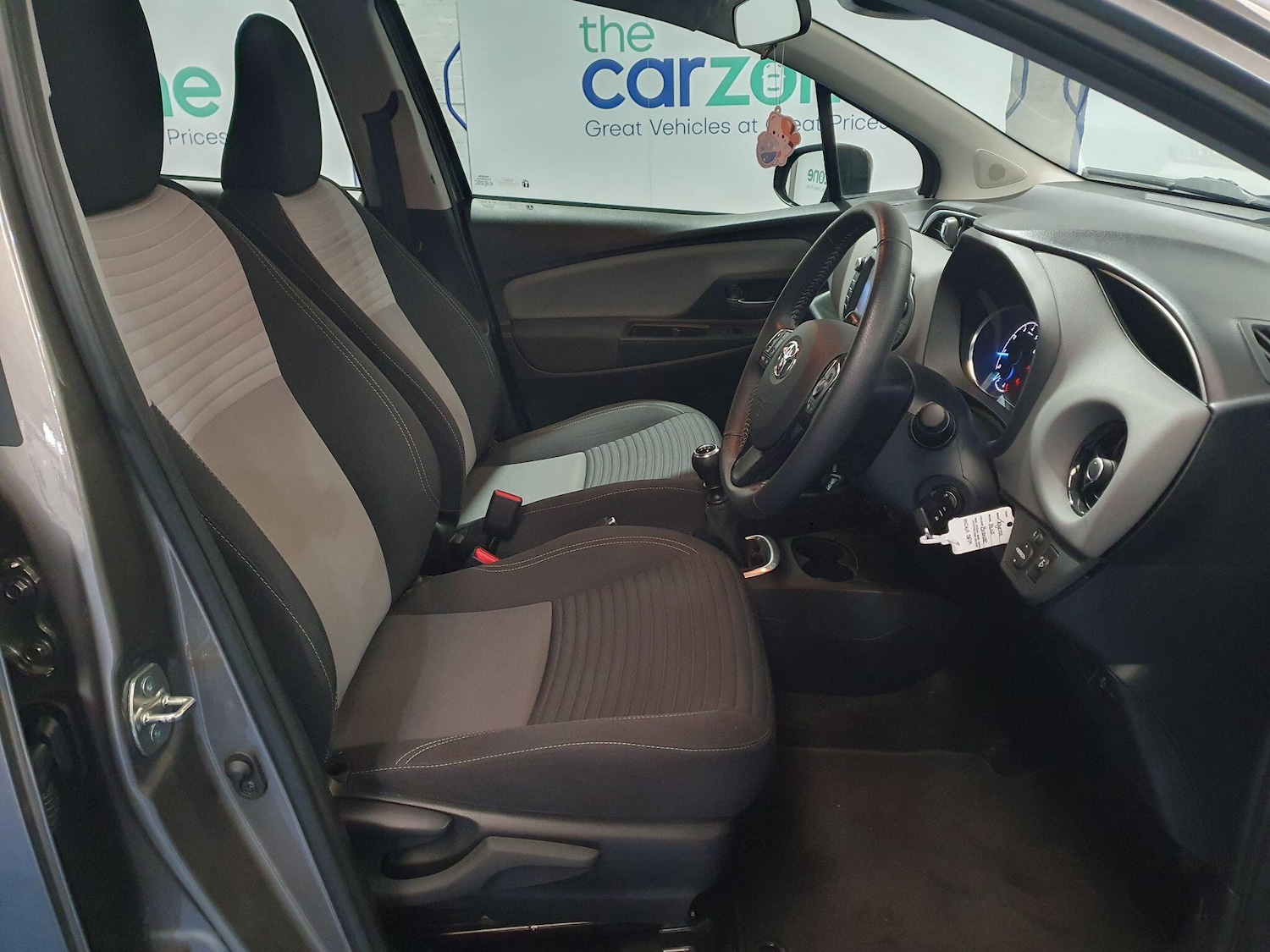 Used Toyota Yaris for sale - 77230613: Photo 9