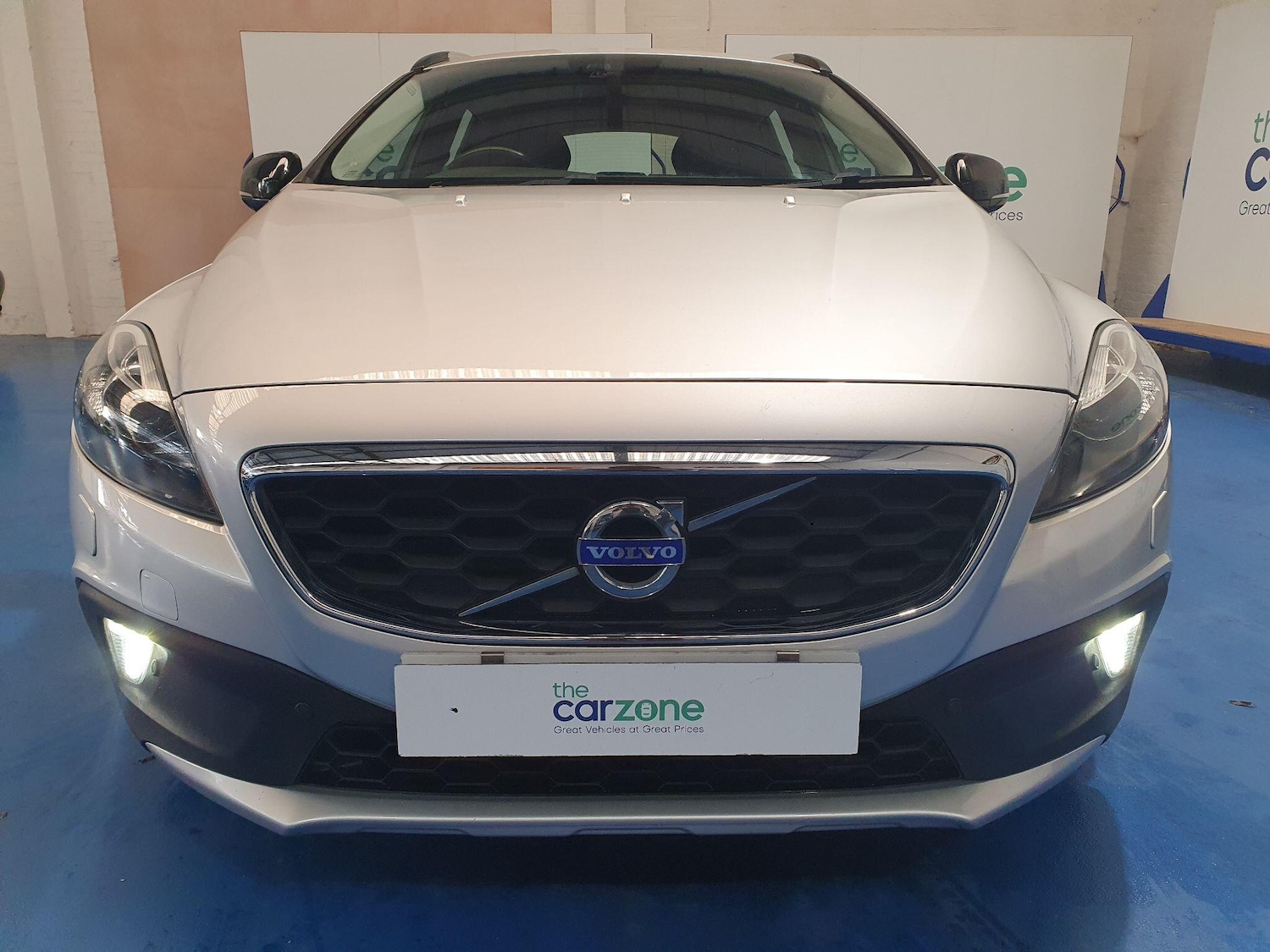Used Volvo V40 2015 for sale - 76584148: Photo 10