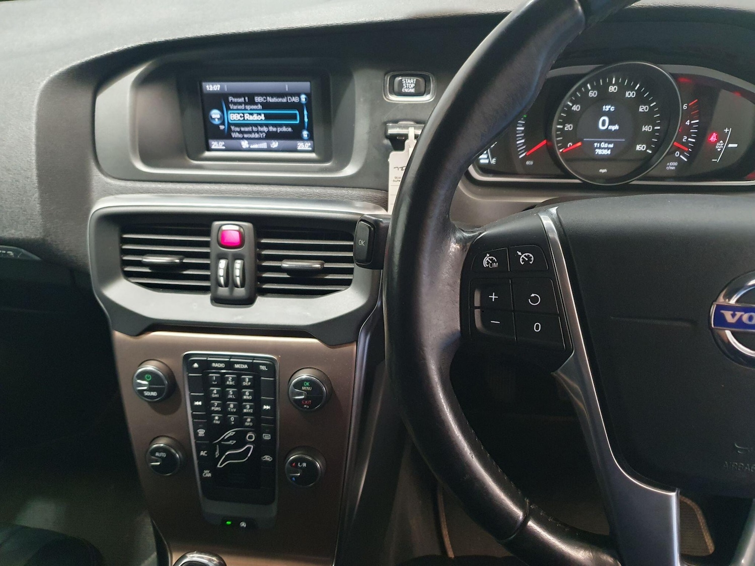 Used Volvo V40 2015 for sale - 76584148: Photo 13