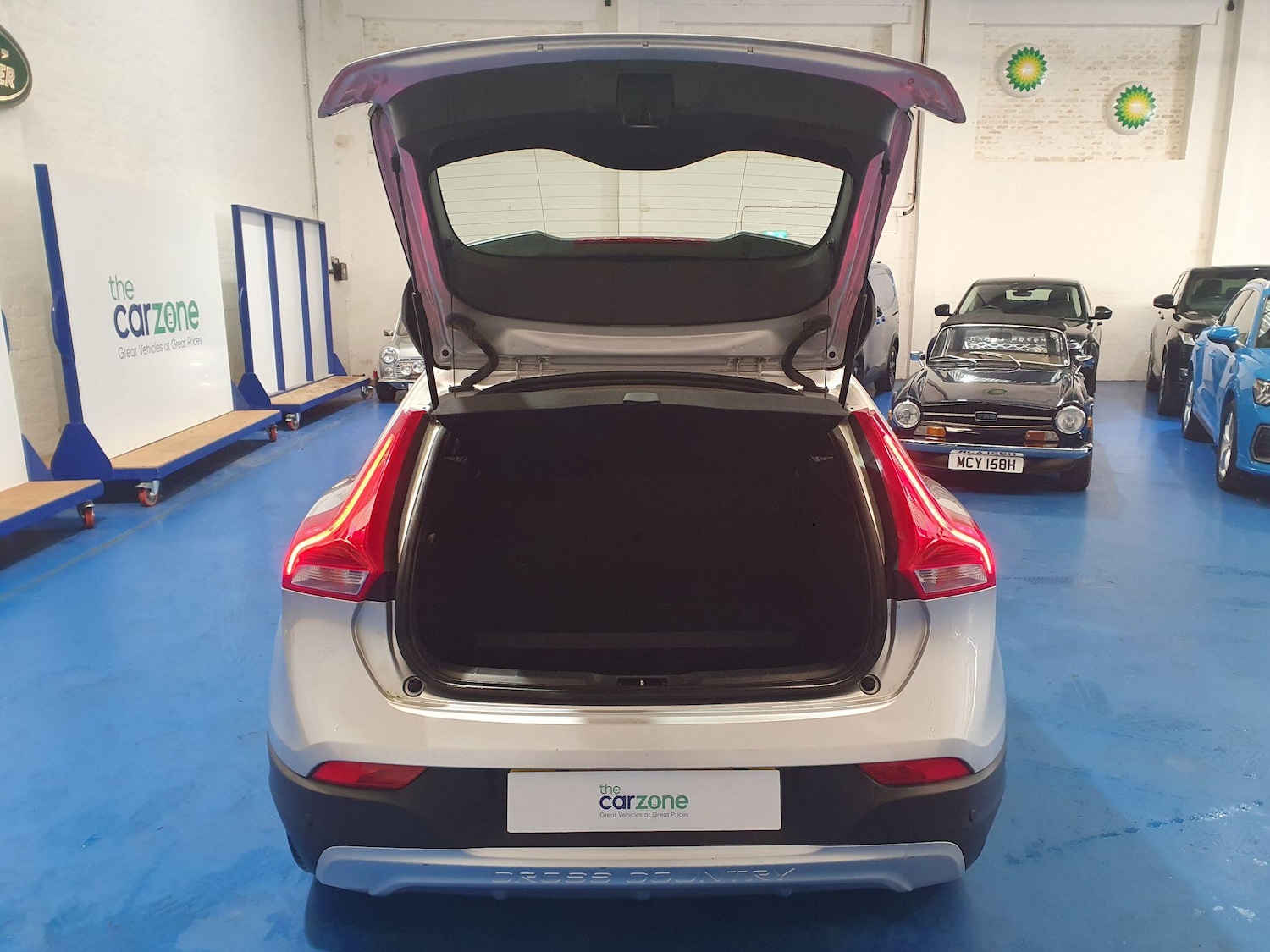 Used Volvo V40 2015 for sale - 76584148: Photo 5