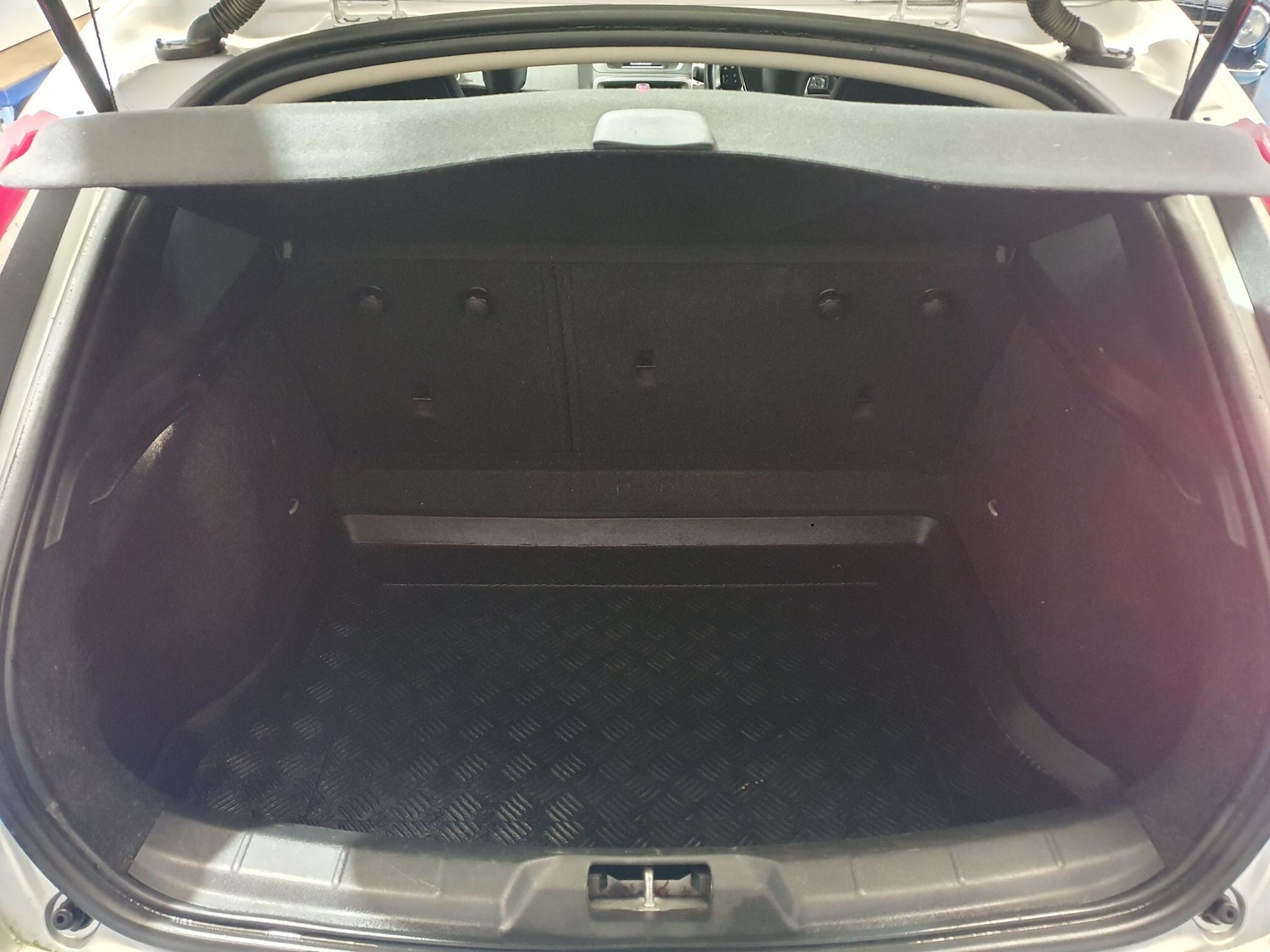 Used Volvo V40 2015 for sale - 76584148: Photo 6