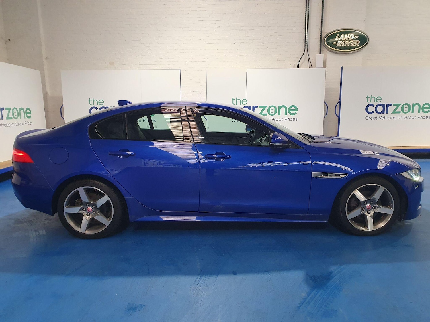 Used Jaguar XE 2018 for sale - 78035125: Photo 2