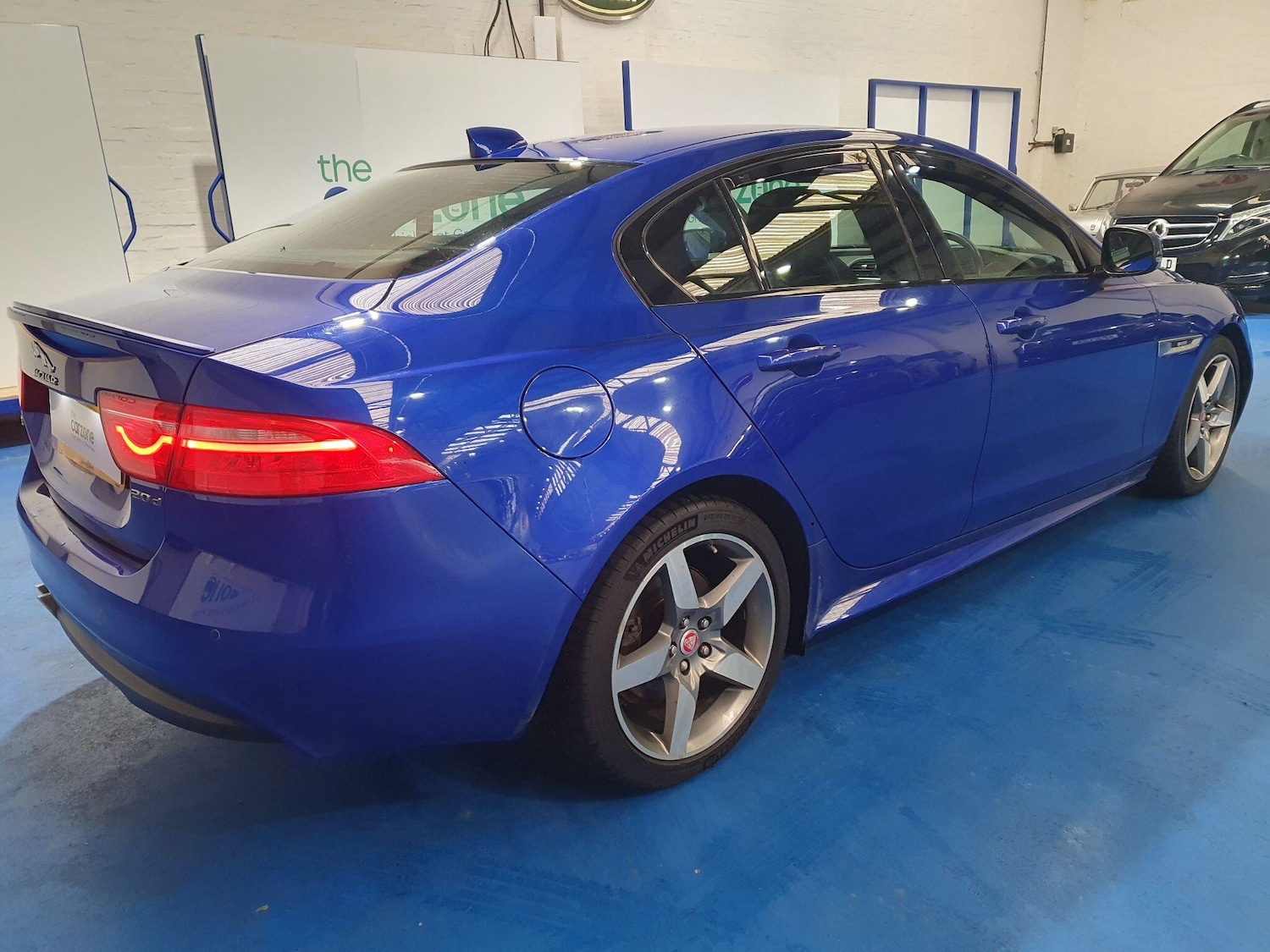 Used Jaguar XE 2018 for sale - 78035125: Photo 3