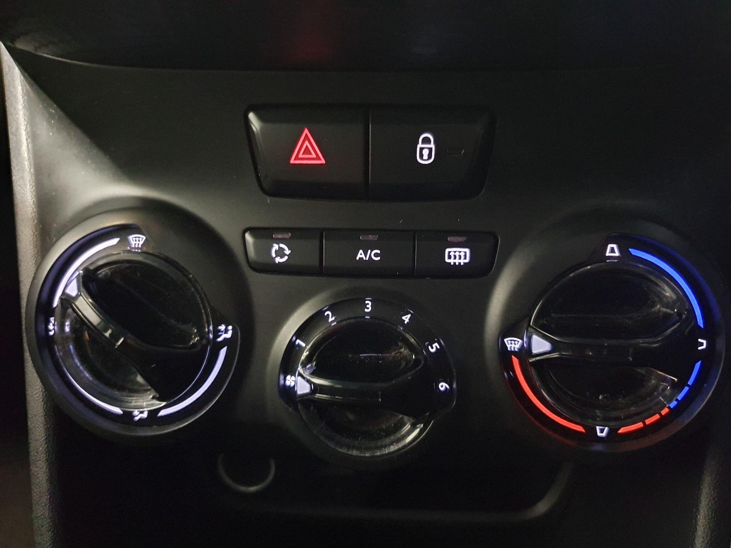 Used Peugeot 208 2016 for sale - 76823705: Photo 12