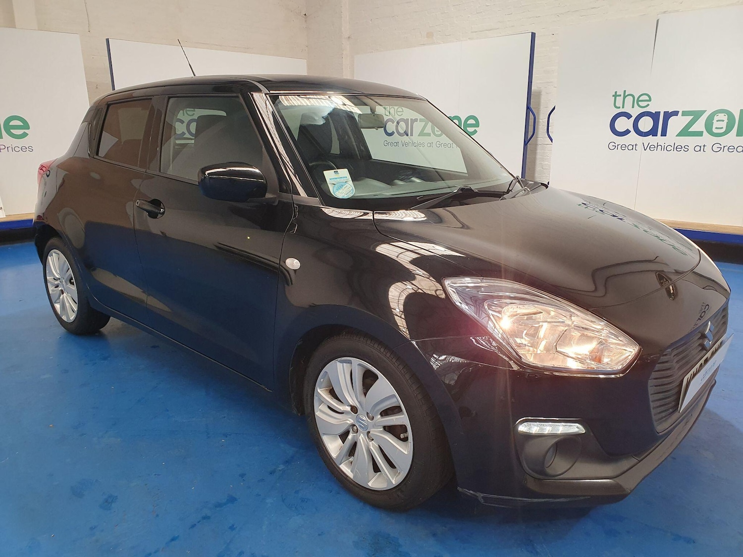 Used Suzuki Swift 2017 for sale - 76359855: Photo 1