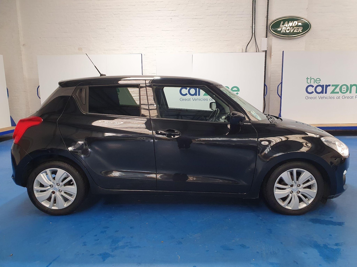 Used Suzuki Swift 2017 for sale - 76359855: Photo 2