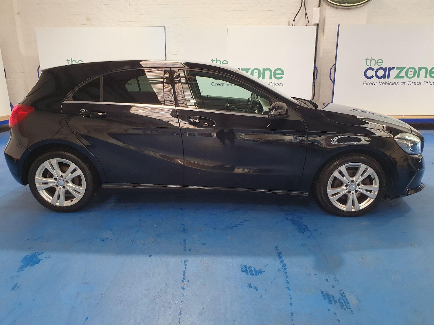 Used Mercedes-Benz A-Class 2016 for sale - 76991579: Photo 2