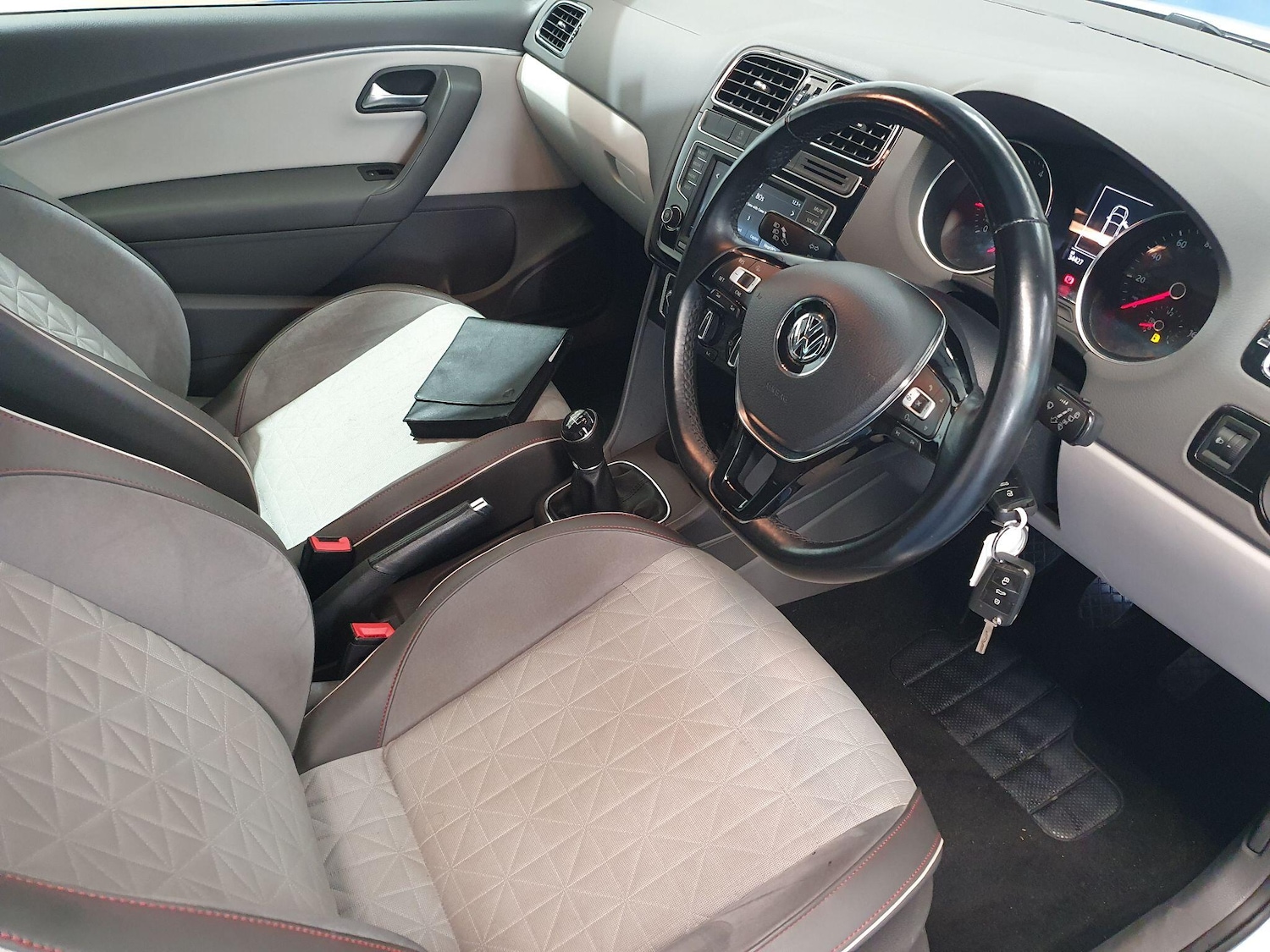 Used Volkswagen Polo 2016 for sale - 76399191: Photo 10