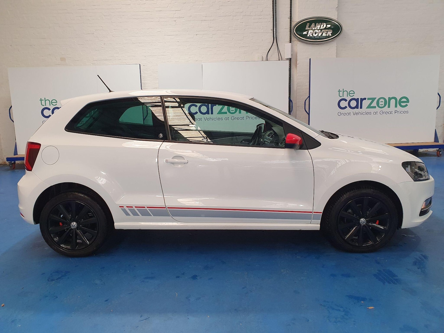 Used Volkswagen Polo 2016 for sale - 76399191: Photo 2