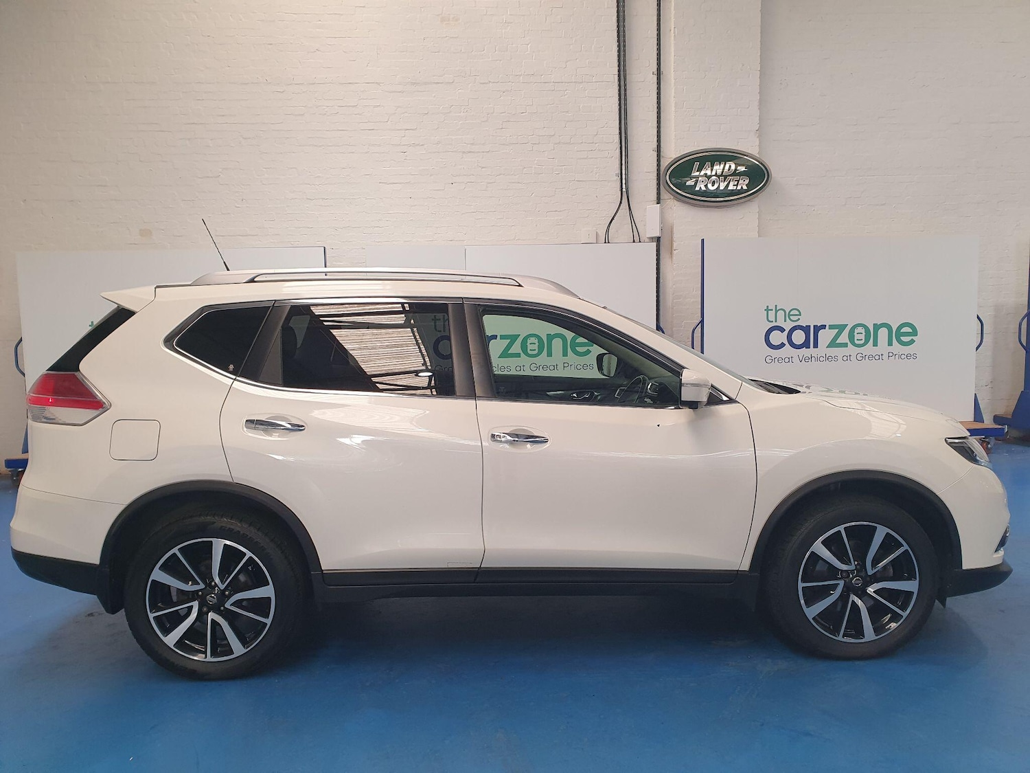Used Nissan X-Trail 2017 for sale - 76200975: Photo 2