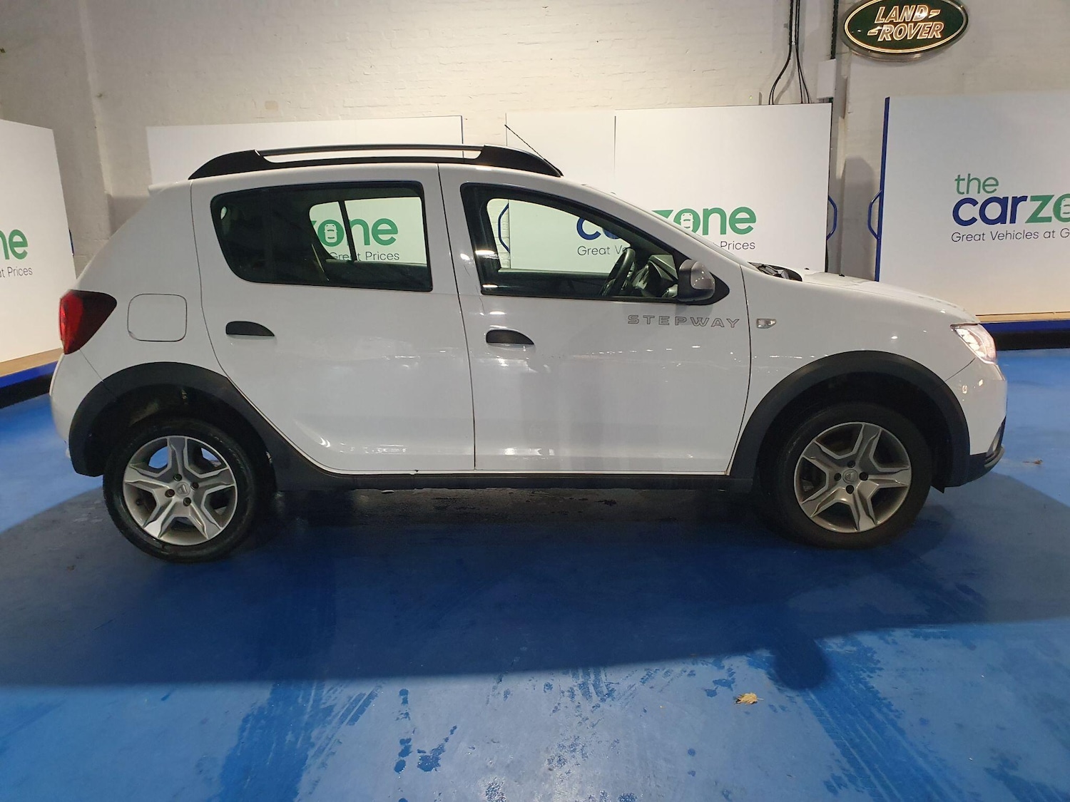 Used Dacia Sandero Stepway 2016 for sale - 76700807: Photo 2